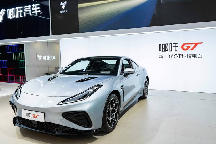 惠州47哪吒汽车在智能汽车领域的表现，领途汽车在新能源汽车市场中的影响力